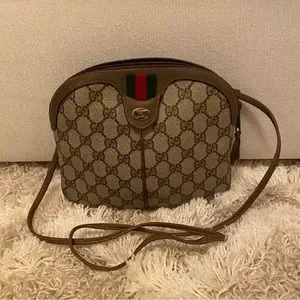 バッグ Vintage Gucci pouch Shelly line leather GUCCI Shelly Line Crossbody Bag • Vintage Brand Bag